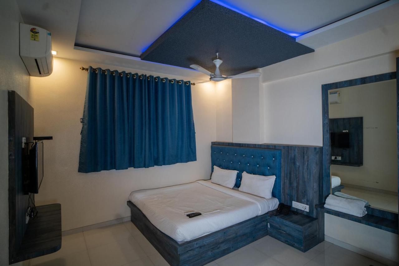 Hotel Mari Aai Residency Navi Mumbai Bagian luar foto