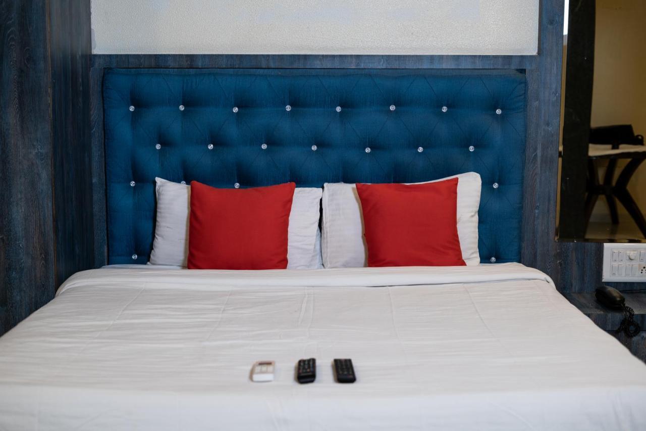 Hotel Mari Aai Residency Navi Mumbai Bagian luar foto