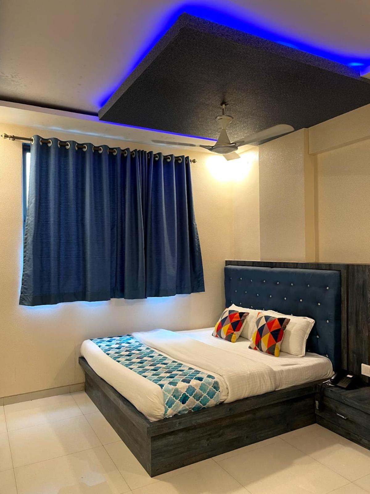 Hotel Mari Aai Residency Navi Mumbai Bagian luar foto